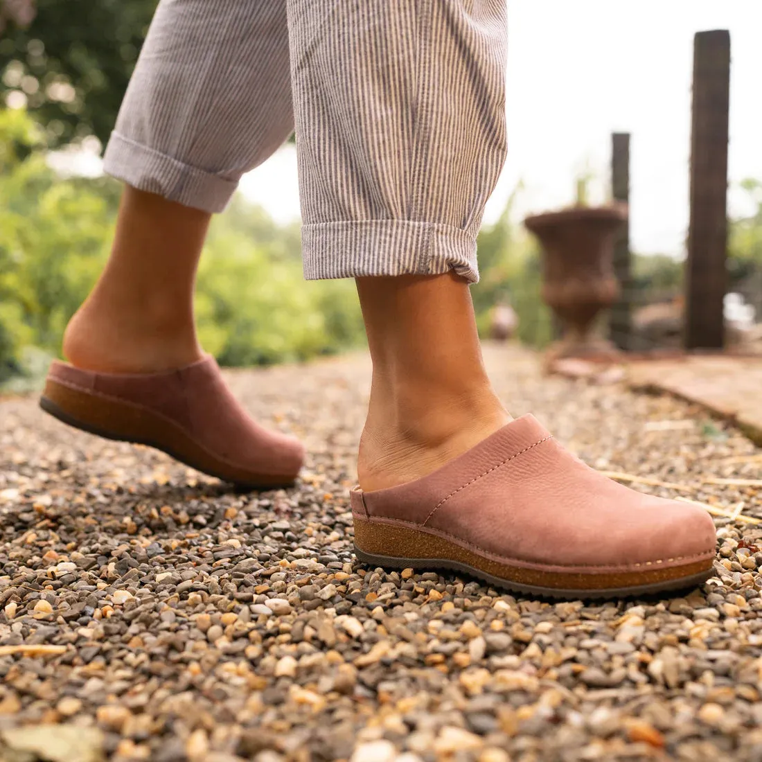 Dansko Mariella Clog - Rose Milled Nubuck