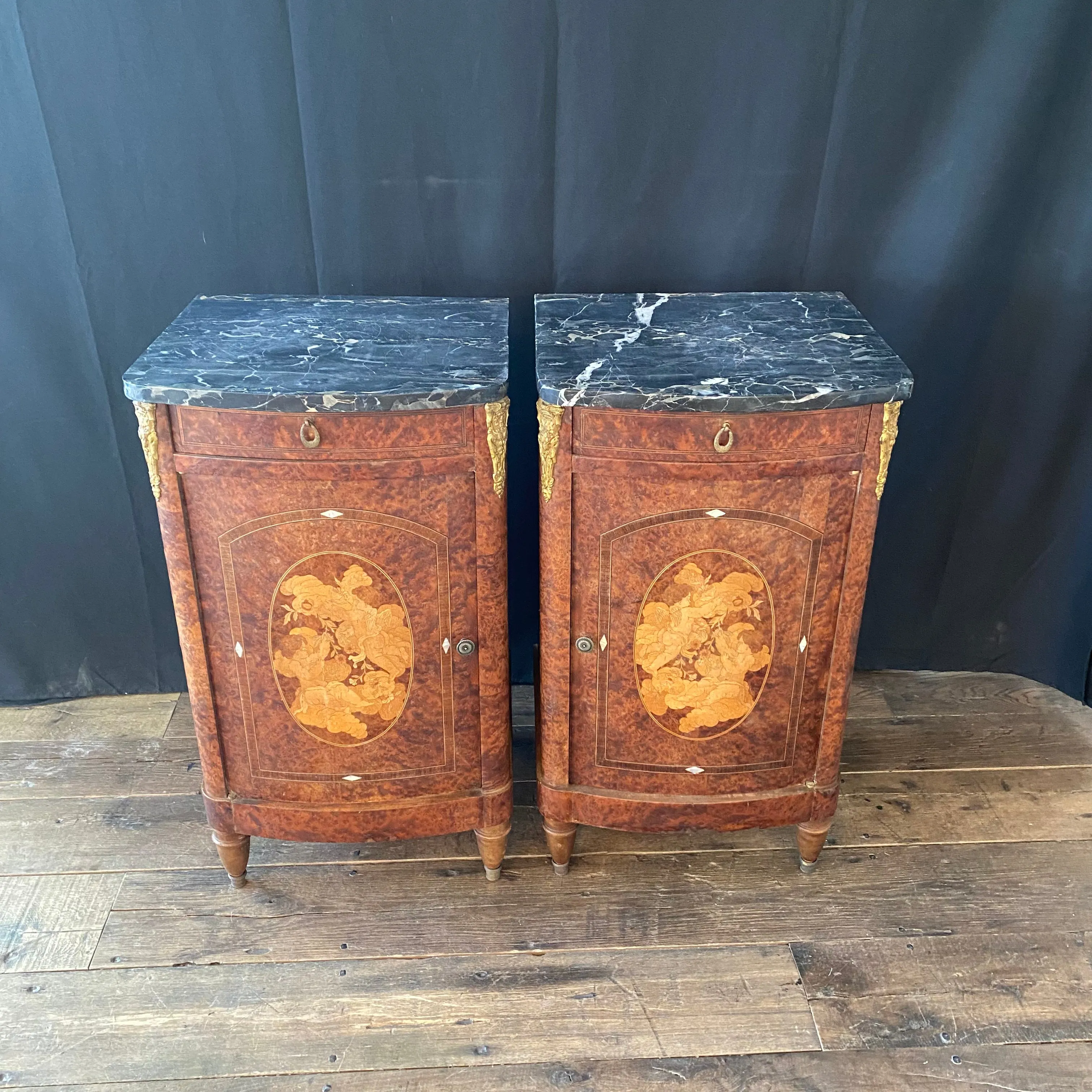 French Antique Pair of Marble Top Burlwood Inlaid Nightstands or Side Tables with Figural Marquetry