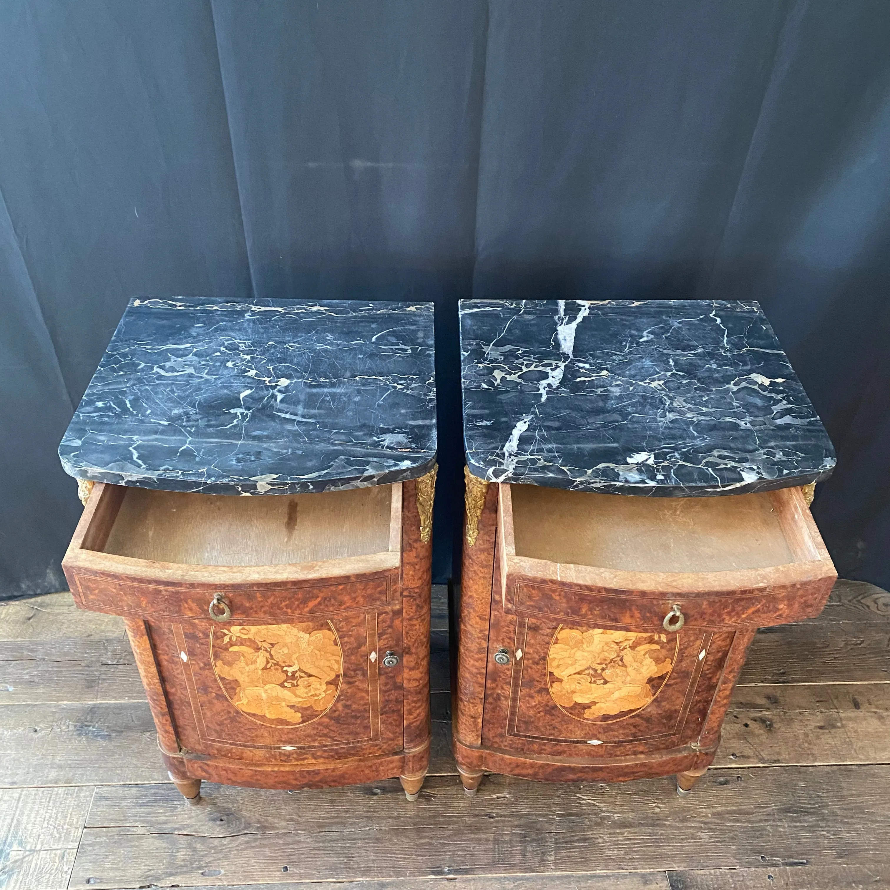 French Antique Pair of Marble Top Burlwood Inlaid Nightstands or Side Tables with Figural Marquetry