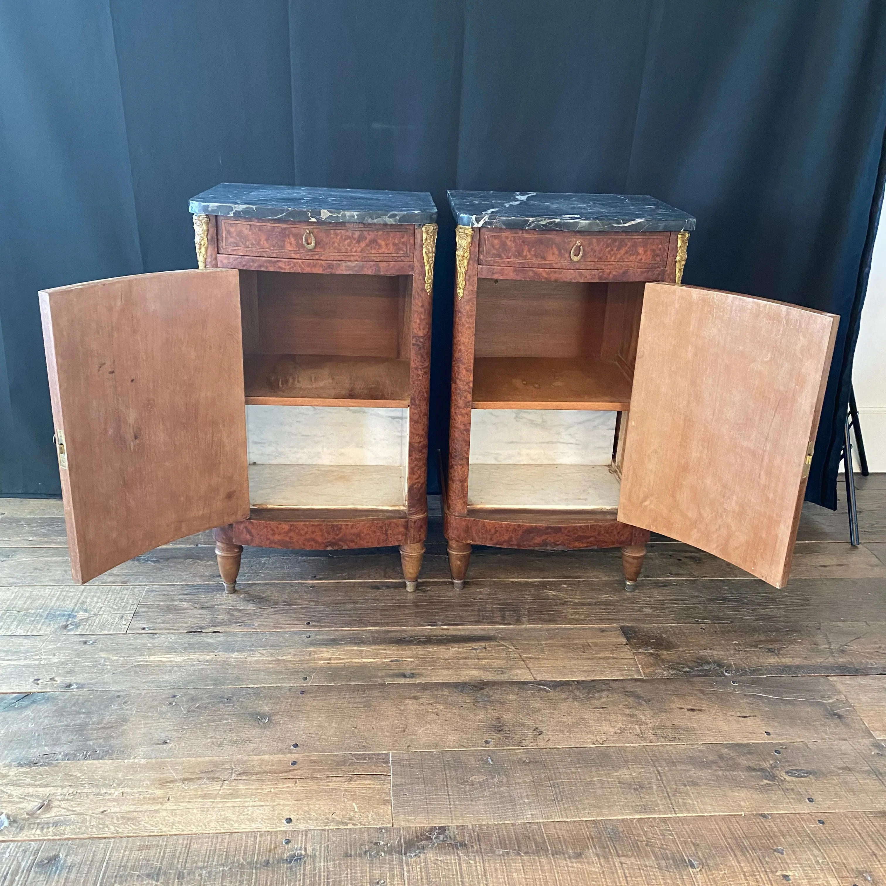 French Antique Pair of Marble Top Burlwood Inlaid Nightstands or Side Tables with Figural Marquetry